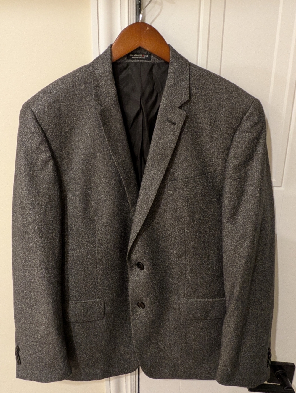 The Edge of Sophistication: John Varvatos Charcoal Gray Textured Sport Coat